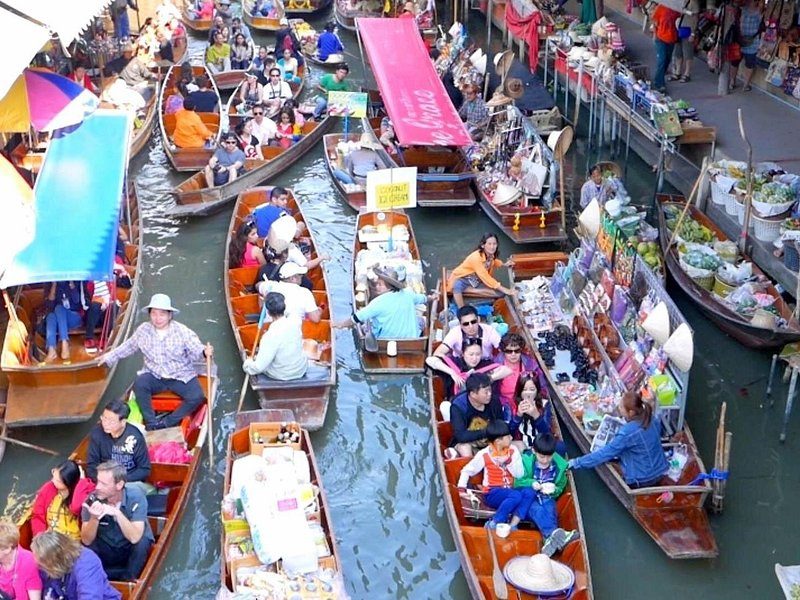 Longtail boats crowding the canal at Damnoen Saduak Floating Market