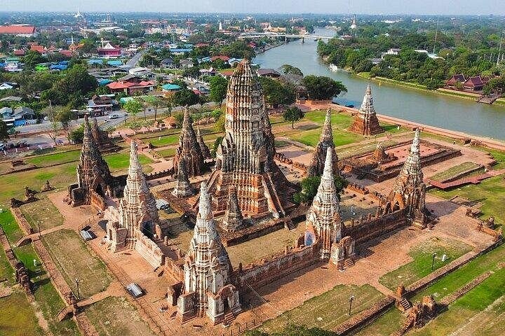 Wat Chaiwatthanaram and the river bank seen from the air